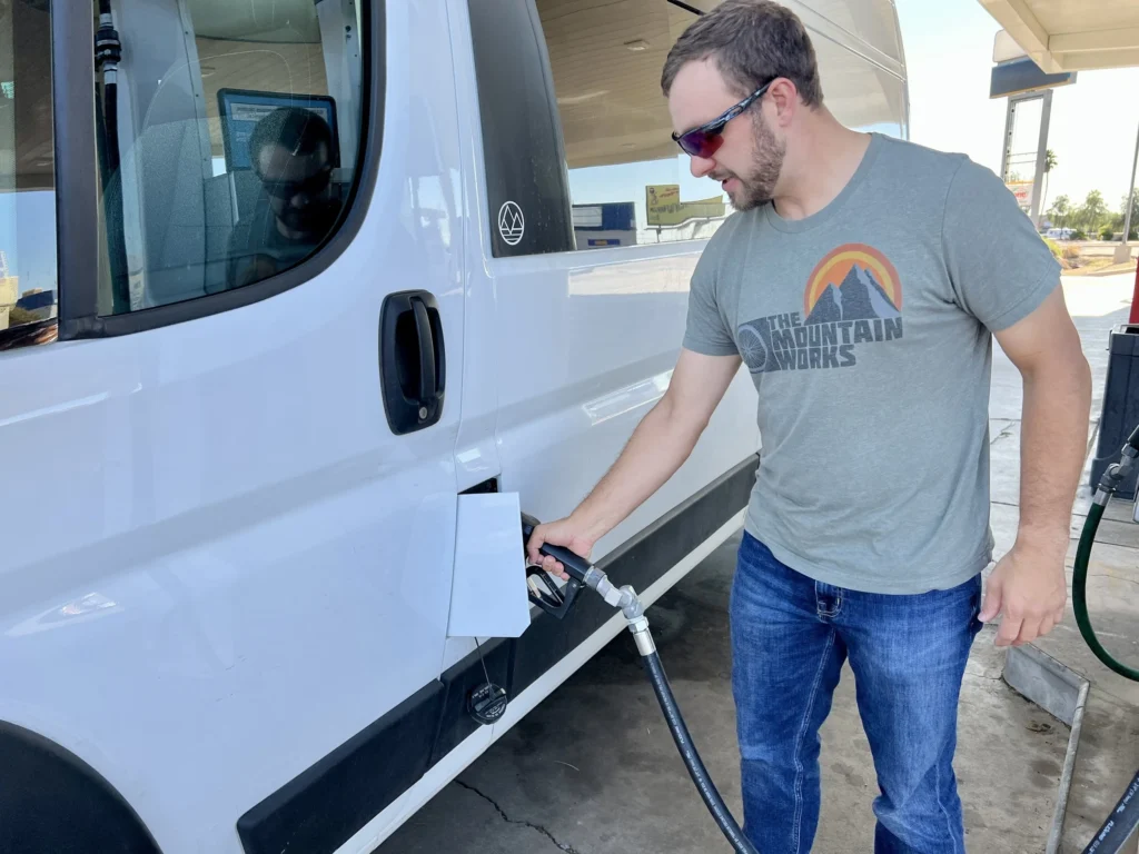 How To Save Hundreds of Dollars Per Year on Gas
